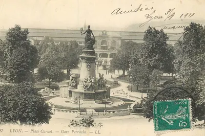 Bilhete postal antigo Lyon Place Carnot Gare Perrache LL