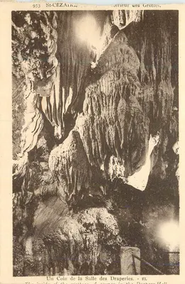 St-Cézaire — Um Canto da Sala das Draperias — F. L.