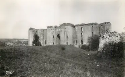 La Ferté-Milon (Aisne) — Fachada do Castelo — Fotografia 'CIM' (S.-et-L.)