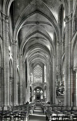 Beauvais — Interior da Igreja Saint-Étienne — Foto R. GATELET