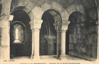 A Abadia de THORONET — Entrada da Sala Capitular
