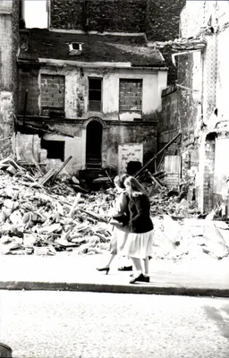 Destruição de um edifício — rua da República, Paris