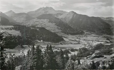 Morzine (Haute-Savoie) — Vista geral. Roc d'Enfer (2240 m.) — LA CIGOGNE