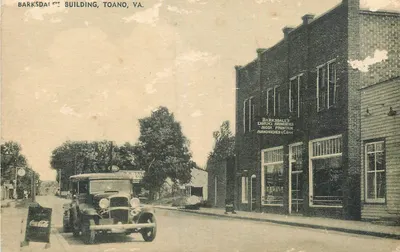 Barksdale's Building, Toano, VA — edifício comercial com carro antigo — Editor: J. J. Elizabeth Co.