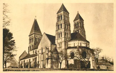 Moriénval (Oise) — A Igreja de Nossa Senhora (lado Sul) — Antiga igreja abacial das Beneditinas