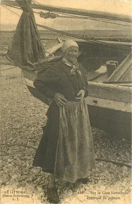 Mulher carregando peixe — Na Costa da Normandia — L. J., série 416