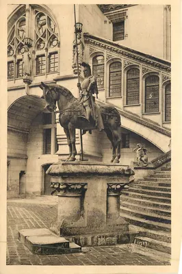 Statua Ducha Orleanu — Zamek Pierrefonds (Oise) — Wydawnictwo Sztuki Yvon