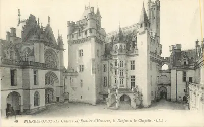 Pierrefonds - Le Château, L'Escalier d'Honneur, le Donjon et la Chapelle - LL - n°49