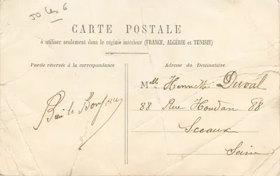 Femme en robe ornée — pose devant une puits avec mandoline — éditeur FRANCE POSTALE — Verso