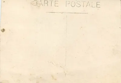 Mulher e criança — diante de um muro de pedras — carta postal — Verso