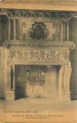 Brive - Interior do Pequeno Seminário - Lareira Renascentista