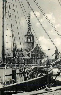 Copenhague. A Bolsa — vista de um navio — editor Vesterhavns Hovedbanegård, n° 6165
