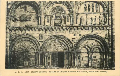 Civray (Vienne) — Facha da Igreja Romana do século XII, (monumento histórico classificado) — A. Q. A. 4617