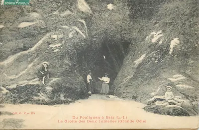 Bilhete postal antigo Du Pouliguen a Batz (L I) A Gruta das Duas Gêmeas (Grande Cote)