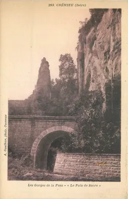 As Gorges da Fusa - « O Pão de Açúcar » — Crémieu (Isère) — A. Gauthier, foto. Oyonnax