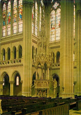 Interior da capela — a cadeira — Saint-Laurent-sur-Sèvre, Maison Mère das Filhas da Sabedoria
