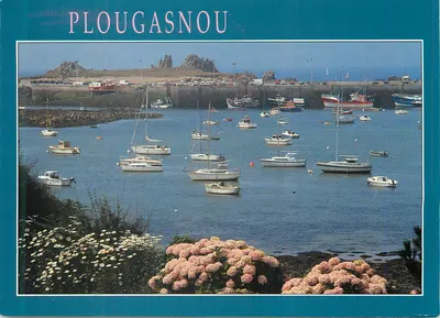 Plougasnou — port com barcos e flores — La Bretagne en Couleur