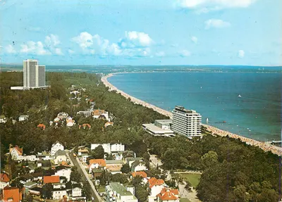 Ostseeheilbad Timmendorfer Strand — vista aérea da praia e dos hotéis — editor Cramer KG