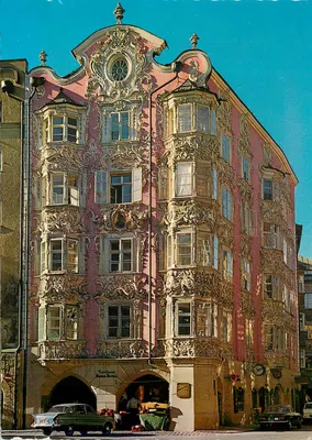 Hotel de cidade de Innsbruck — fachada barroca rosa — Tirolo Kunstverlag, Chizzell
