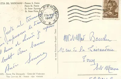 Place Saint-Pierre — widok fontanny i dachu Watykanu — Suore Pie Discepoli, Roma — Rewers