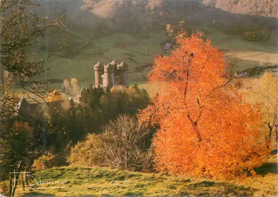 Castelo de Anjony — Auvergne em Majestade — F. Debaisieux