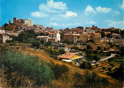 Greoux-les-Bains — Cidade dominada pelo Castelo dos Templários do século XIV — Edições Photoguy, Nice