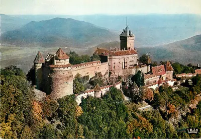 Castelo de Haut-Kœnigsbourg — vista aérea — Edições Hachette