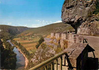 Vale do Aveyron — Região de St-Antonin-Noble-Val — Société des cartes Postales APA-POUX
