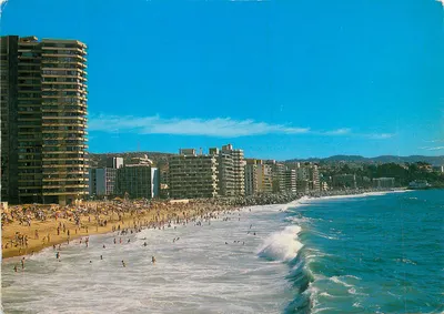 Vina del Mar — praia lotada e edifícios costeiros — editada por Hispaapel LTDA. Santiago de Chile