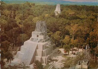 Pirâmides de Tikal — Vista Aérea — Fotocolor R. Mata - G-36-74