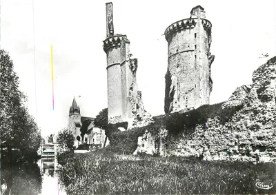 Mehun-sur-Yèvre — Ruínas do castelo de Carlos VII — Combier Imp. Macon