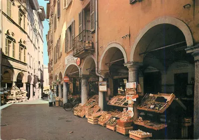 Mercado coberto em Lugano — Via Pessina — editor P. Marzari & R.L.-Schio, n° 5053