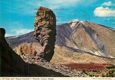 El Teide e « Roque Cinchado », Tenerife — Foto: E. Ludwig, John Hinde Studios
