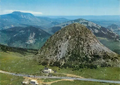 O Monte Gerbier de Joncs — Fonte do Loire — Edições J. Cellard, Bron (Rhone)