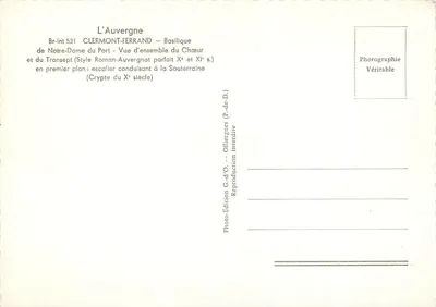 Clermont-Ferrand — Basiliek Notre-Dame du Port — Algemene uitzicht op de koor en het transept (romaanse stijl van de Xe en XIe eeuw) — Achterkant