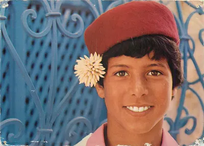 Criança ao Jasmim — Tunísia — Edições Tanit