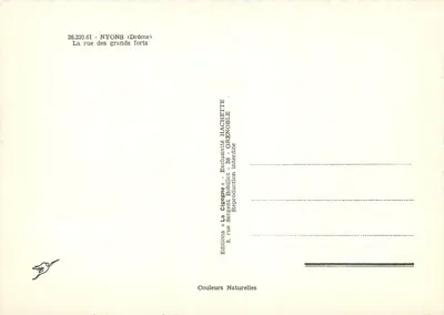 Nyons (Drôme) — A rua dos grandes fortes — Éditions La Cigogne, Hachette — Verso