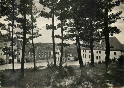 Abadia de La Pierre-qui-Vire — Vista Geral Norte — Edições do LYS, Souvigny