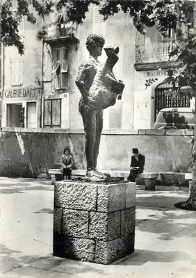 Vallauris — Estátua do Homem com o Carneiro (Picasso) — Real-Photo, Paris