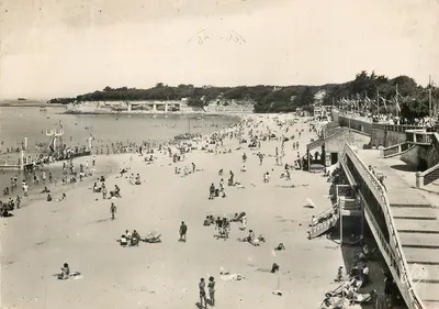 Fouras — A Grande Praia vista do Semáforo — Maison Victor-Hugo, Reprodução Proibida