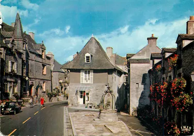 Rochefort-en-Terre — A Praça — IRIS