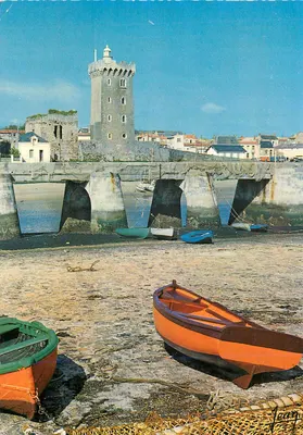 Les Sables d'Olonne — a vista do porto e a torre de Arundel — Les Editions Audierne