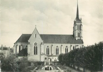 Bilhete postal moderno Comunidade da Providência Ruille-sur-Loir Sarthe A Igreja conventual