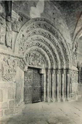 Portada de la Parroquia de San Miguel Arcángel — Estella — Siglo XII