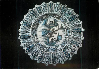 Prato com borda ondulada — Século XVII — Museu Cantini, Marselha