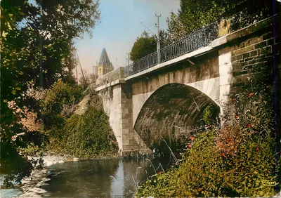 Oradour-sur-Glane — Aldeia Martir — O Ponte — Combier Imp. Macon (S.-et-L.)