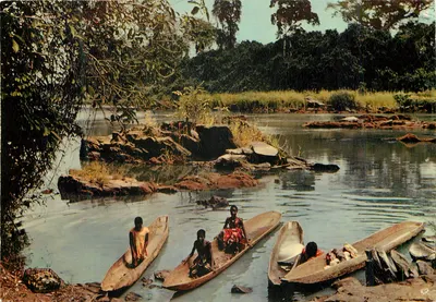 Mulheres lavadeiras em volta — AFRICA IN PICTURES — MEXICHROME