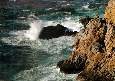 Ondas contra rochedos — Audierne — Les Éditions Lumière