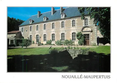 Abadia de Nouaillé-Maupertuis — Ala sul, antigos dormitórios e refeitório (século XVIII) — Edições e Impressões Combier / Mâcon, n° C3 86180-0013