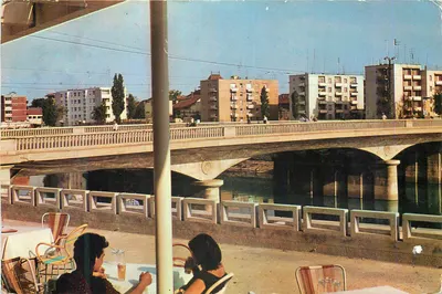 Vista do ponte sobre o rio — Frontiniu, Romênia — editor não visível